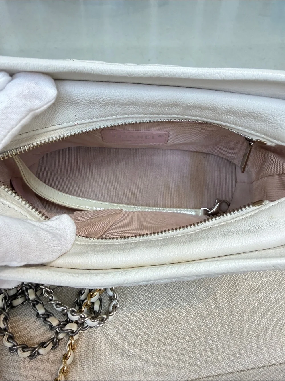 CHANEL White Quilted Leather Crossbody with Mixed Metal Chain and CC Charm
